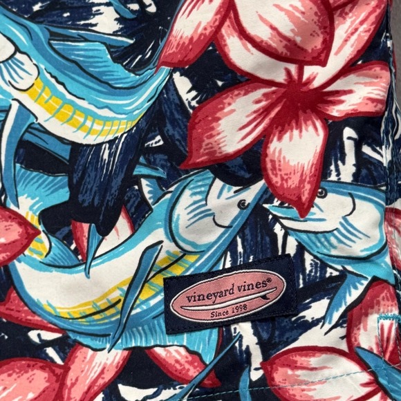 Vineyard Vines Men's Swim Trunks Shorts Board Shorts Fish Floral Print Size S - Picture 2 of 7